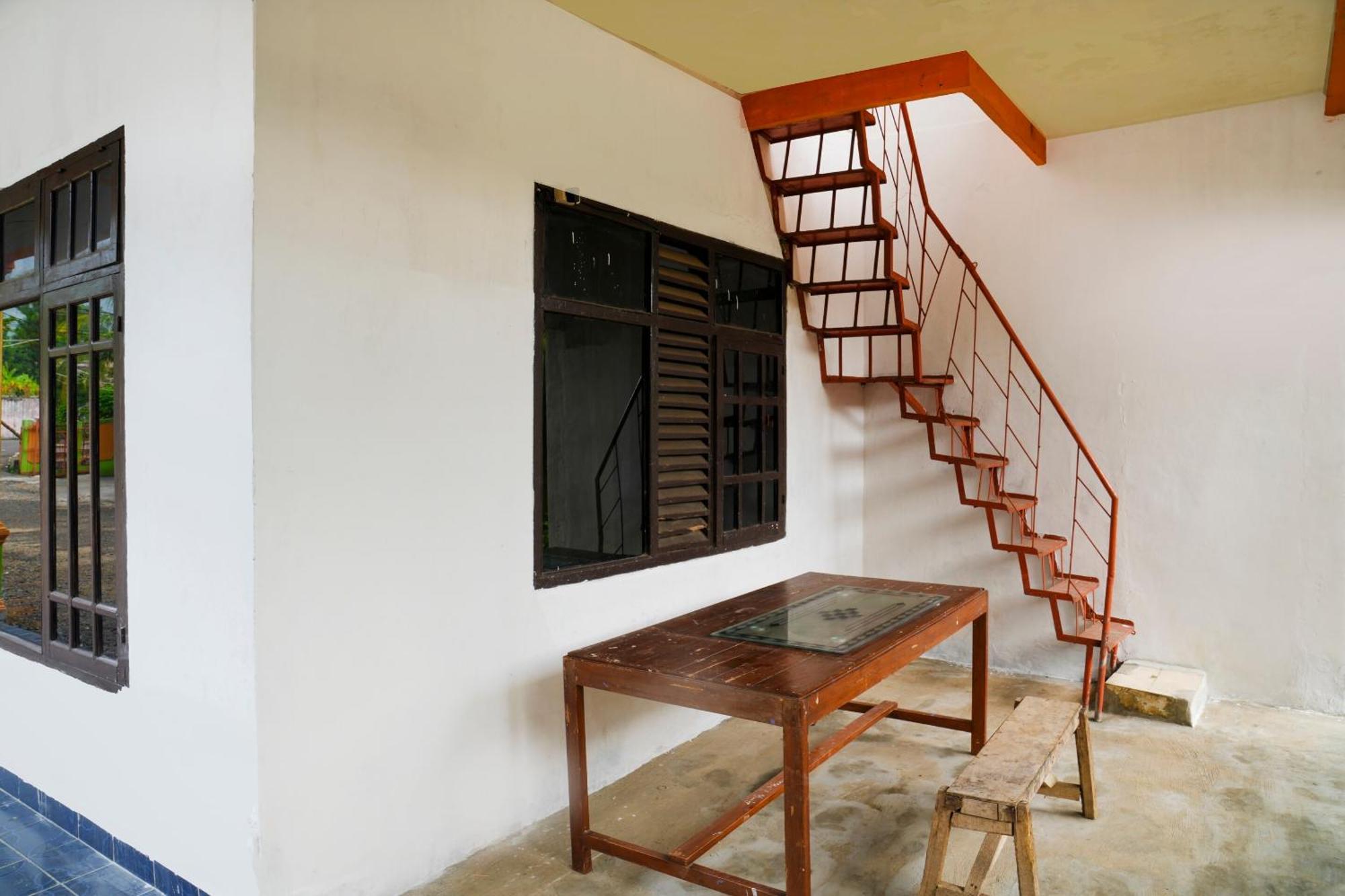 Spot On 92856 Home Stay Syariah Aom Kusman Sukabumi Kültér fotó