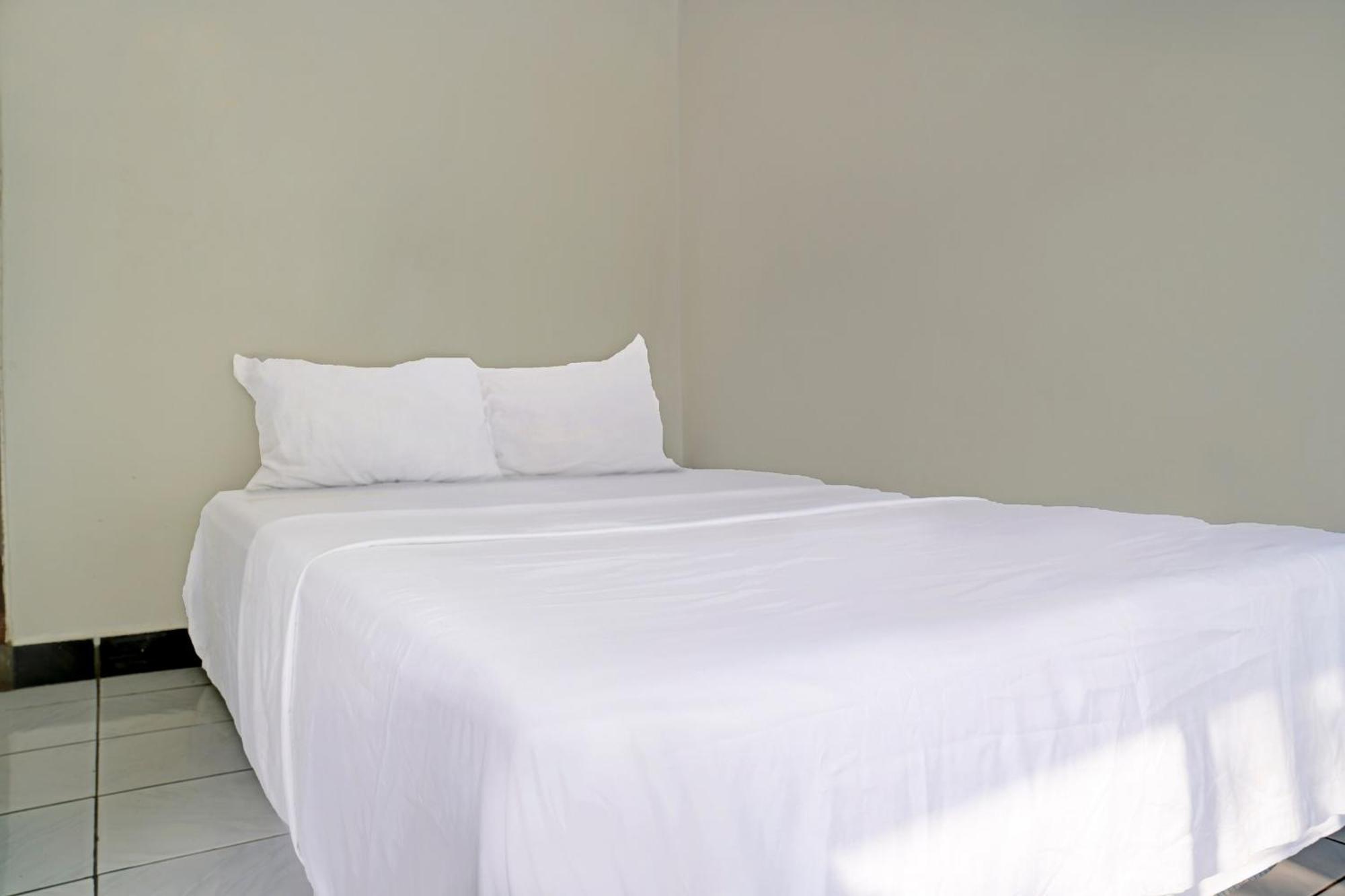 Spot On 92856 Home Stay Syariah Aom Kusman Sukabumi Kültér fotó