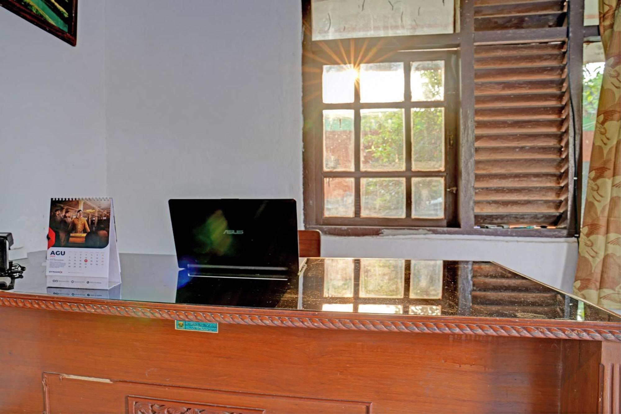 Spot On 92856 Home Stay Syariah Aom Kusman Sukabumi Kültér fotó
